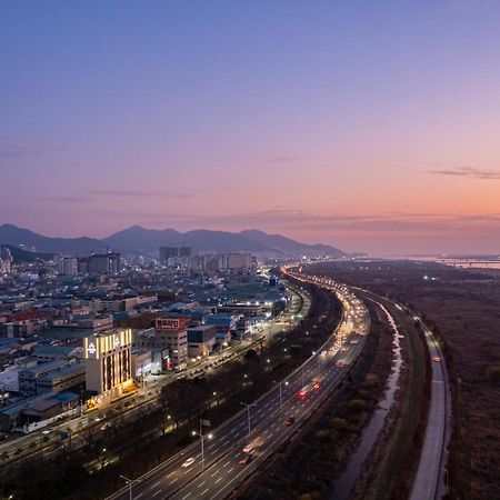 Ariel Hotel Busan Exteriör bild